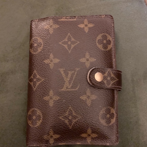 Authentic LV monogram Agenda - Picture 2 of 9